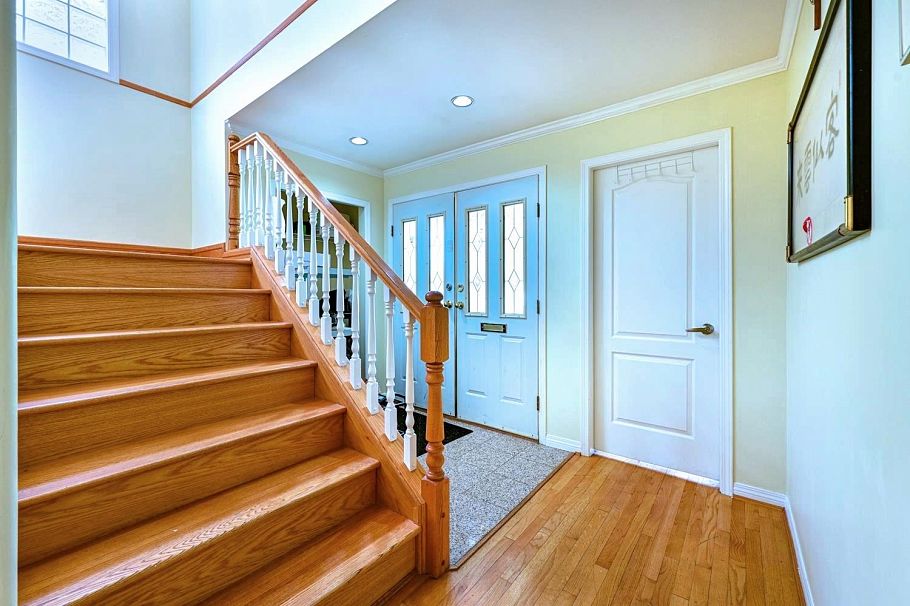 396 E 49th Avenue Vancouver, BC - 5