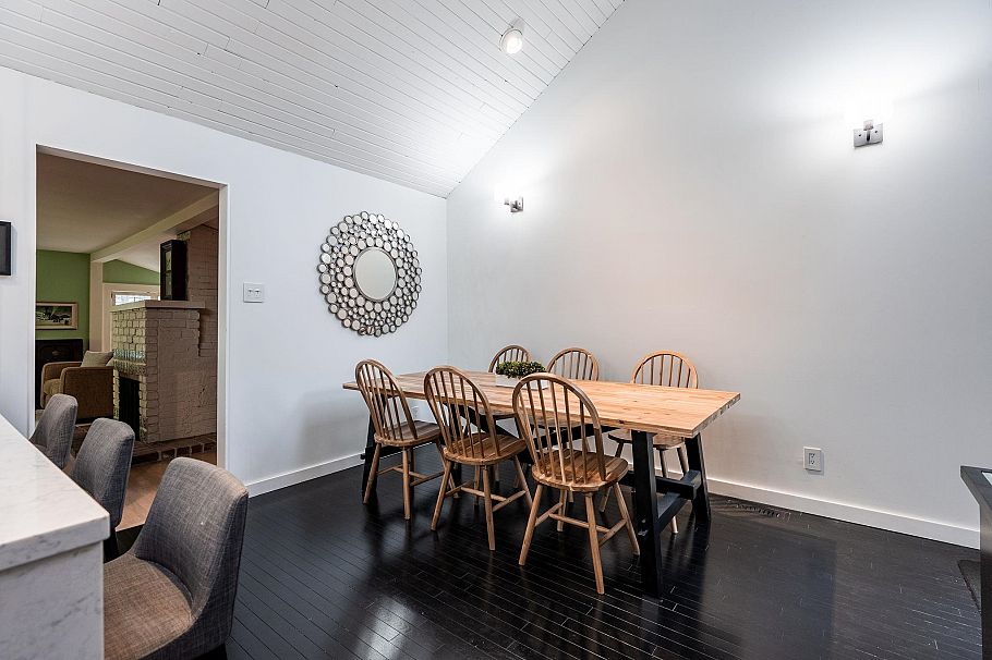 2103 W Keith Road North Vancouver, BC - 17