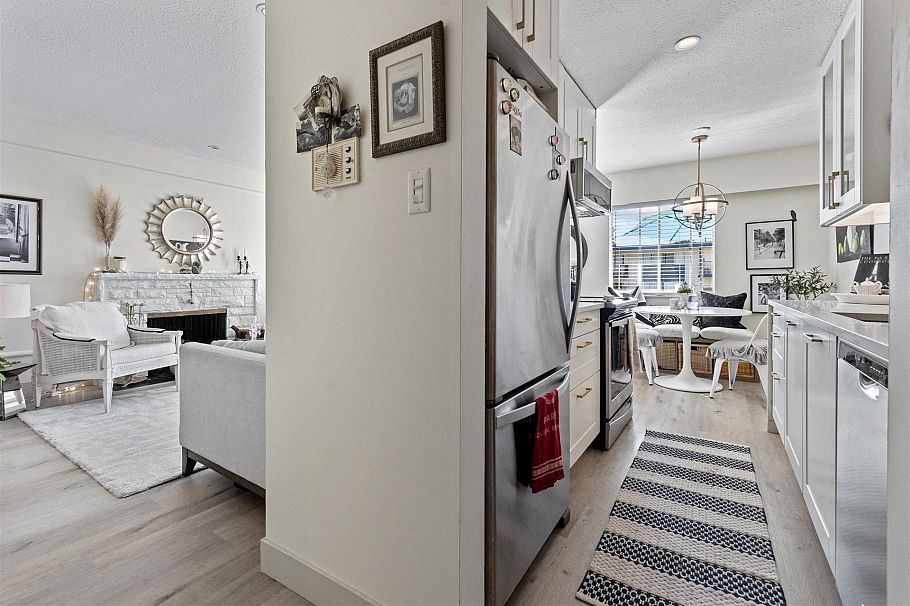 10 140 E 20th Street North Vancouver, BC - 4