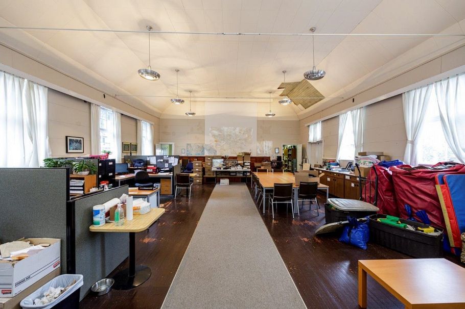 131 E Kings Road North Vancouver, BC - 26