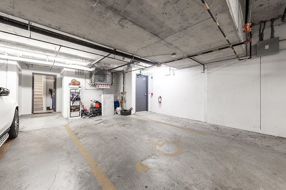 7887 French Street Vancouver, BC - 28