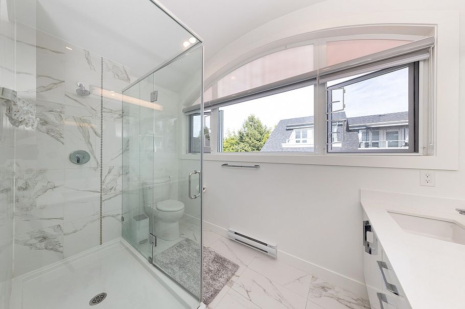 7887 French Street Vancouver, BC - 25