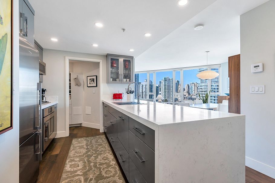 2007 918 Cooperage Way Vancouver, BC - 2