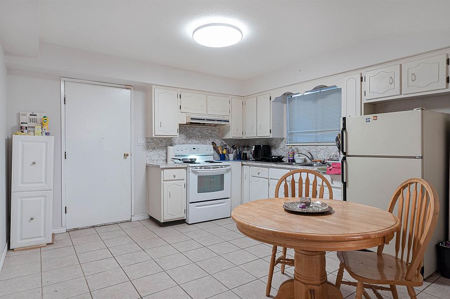 2628 E 8th Avenue Vancouver, BC - 6