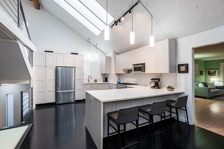 2103 W Keith Road North Vancouver, BC - 8