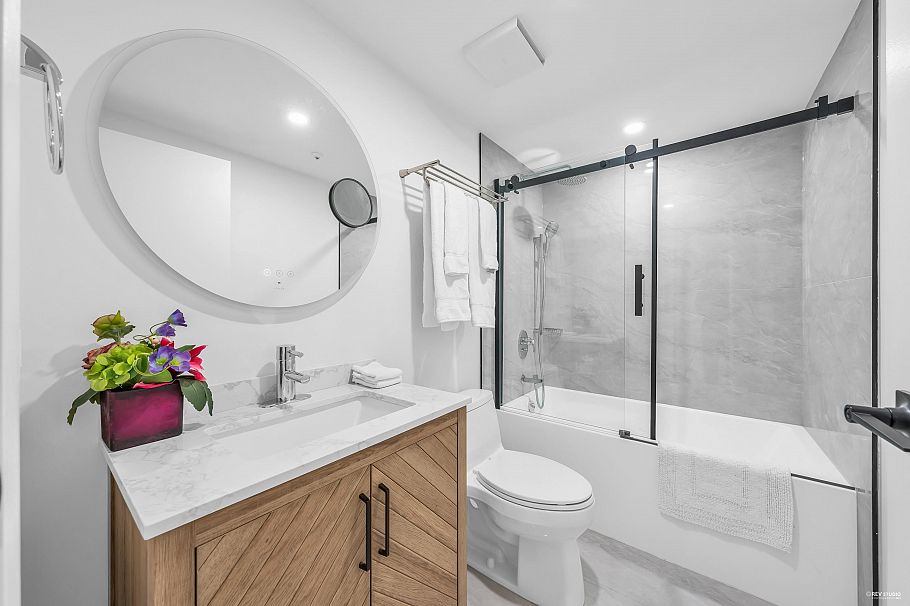 910 1050 Burrard Street Vancouver, BC - 5