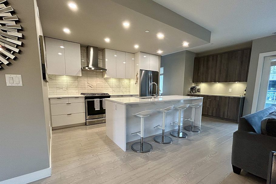 32 3595 Salal Drive North Vancouver, BC - 12