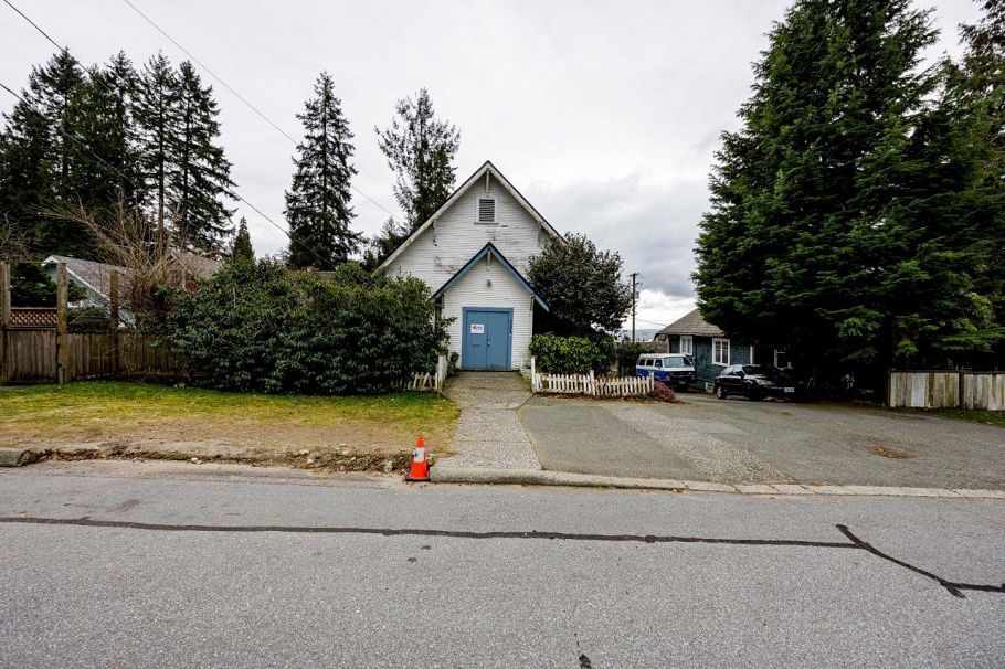 131 E Kings Road North Vancouver, BC - 13