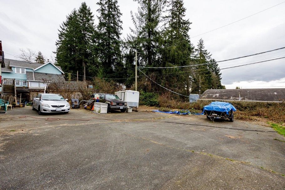 131 E Kings Road North Vancouver, BC - 15