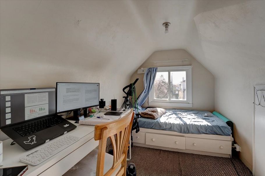 155 E 54th Avenue Vancouver, BC - 9