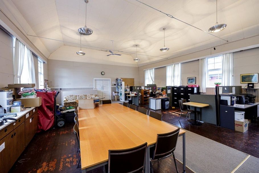 131 E Kings Road North Vancouver, BC - 30