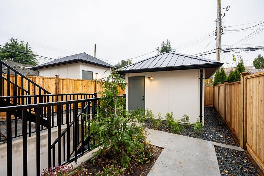 2331 E 49th Avenue Vancouver, BC - 30