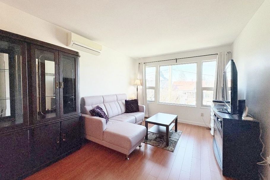 2038 Napier Street Vancouver, BC - 3