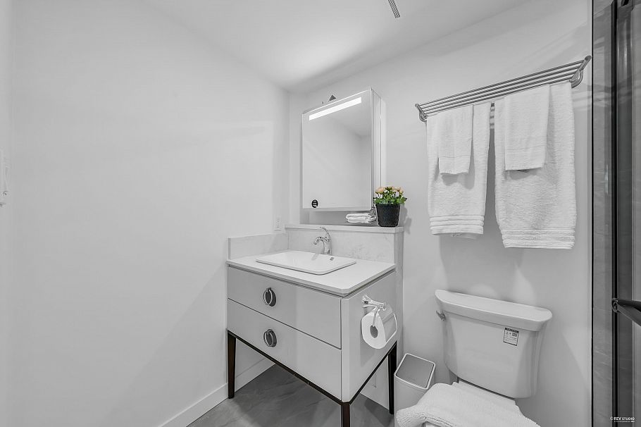 910 1050 Burrard Street Vancouver, BC - 6