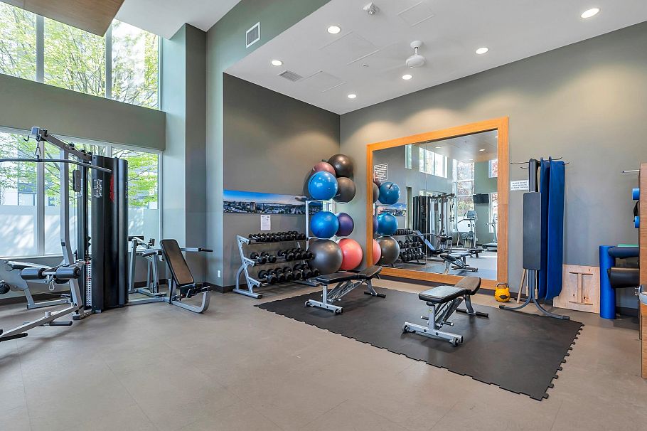 704 135 E 17th Street North Vancouver, BC - 23