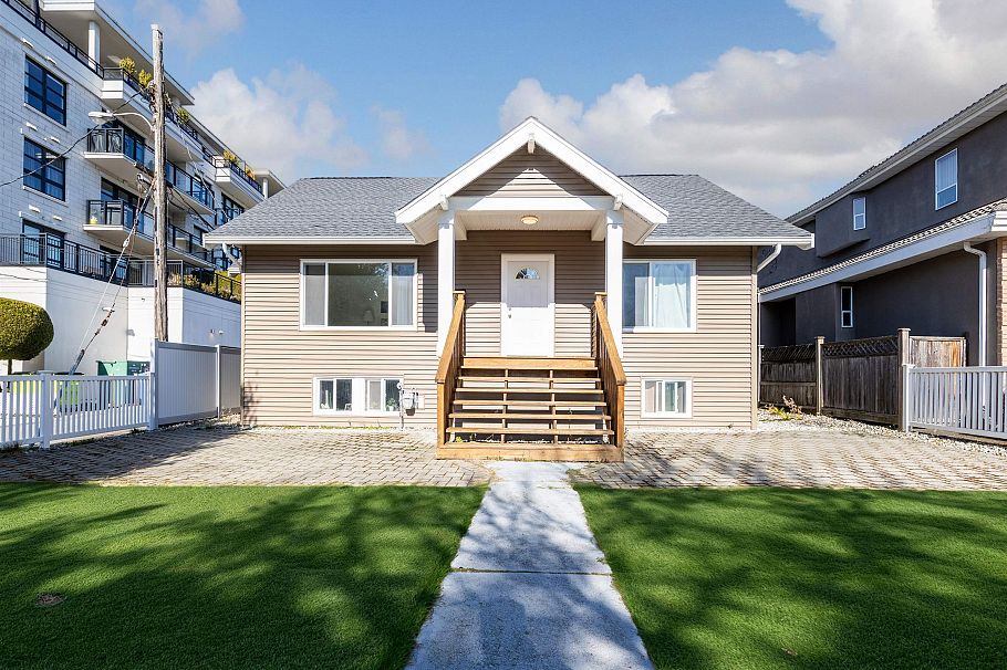 2079 W 46th Avenue Vancouver, BC - 1