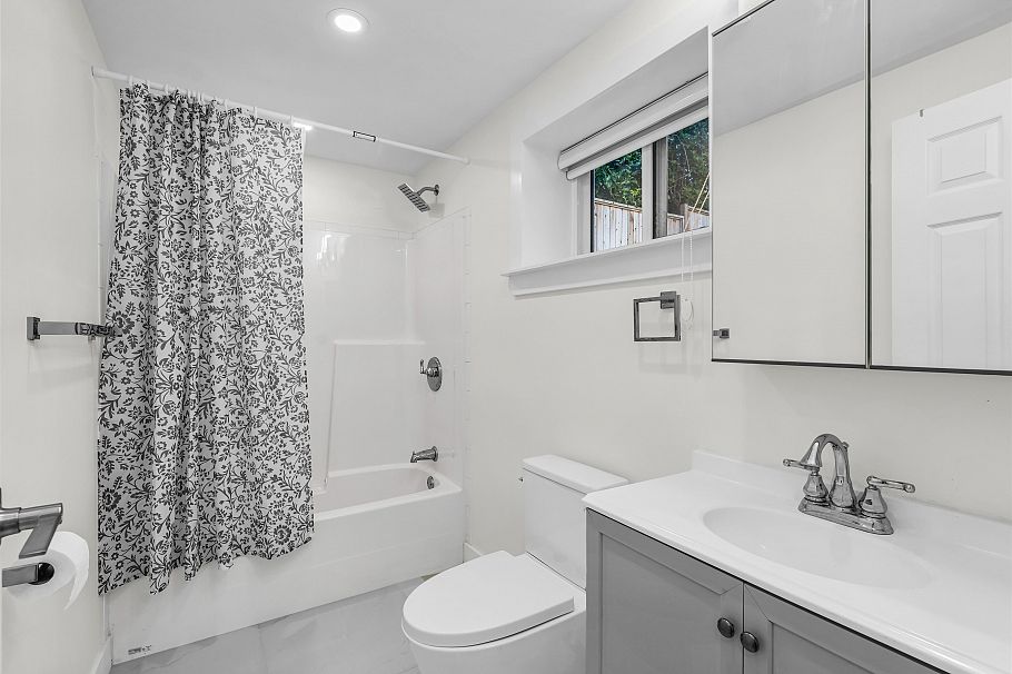 4254 Caddy Road North Vancouver, BC - 23