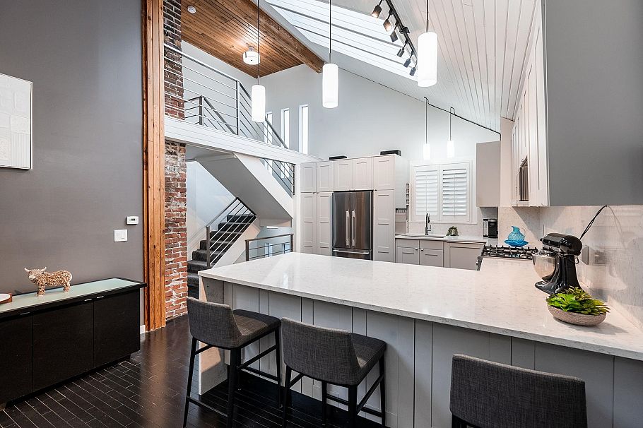 2103 W Keith Road North Vancouver, BC - 9