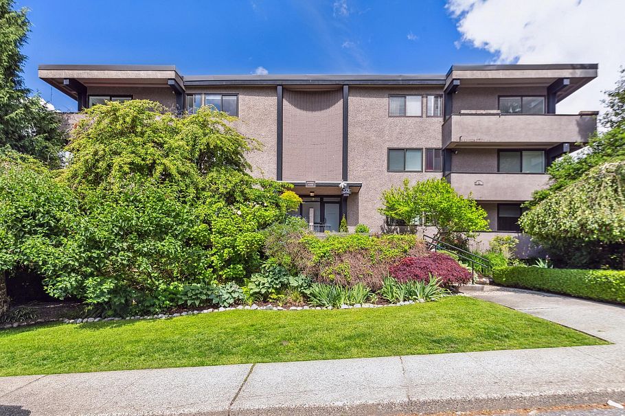 205 341 Mahon Avenue North Vancouver, BC - 1