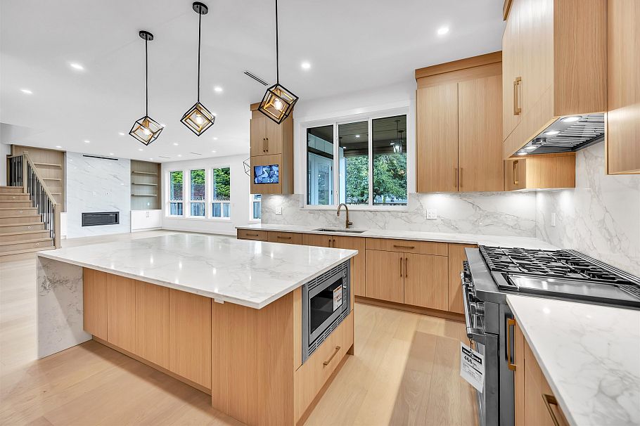 3252 Allan Road North Vancouver, BC - 3