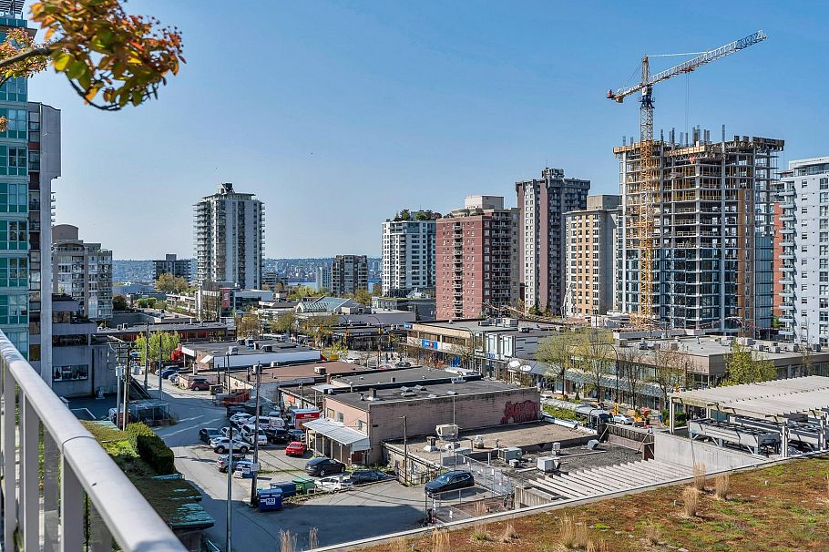 704 135 E 17th Street North Vancouver, BC - 32