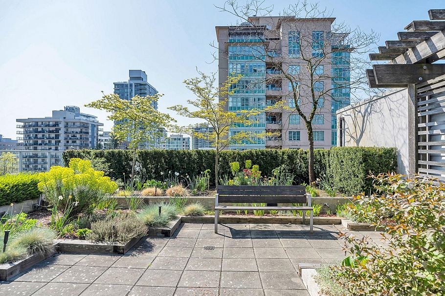 704 135 E 17th Street North Vancouver, BC - 37