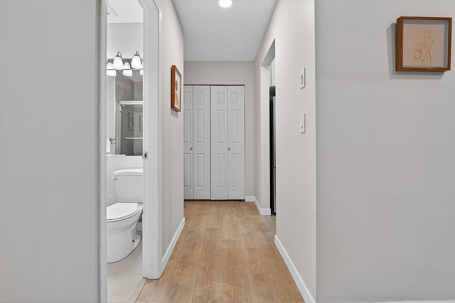 311 1010 Howe Street Vancouver, BC - 22