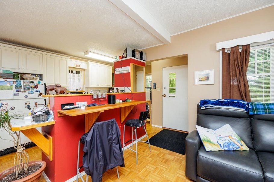 123 E Kings Road North Vancouver, BC - 9