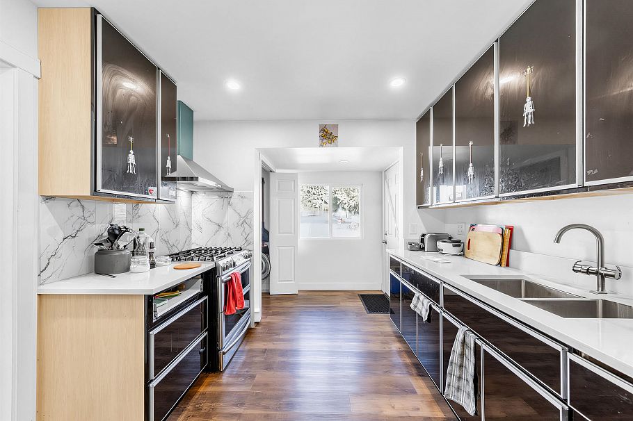 2079 W 46th Avenue Vancouver, BC - 5