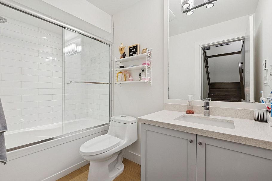 4 651 W 14th Street North Vancouver, BC - 33