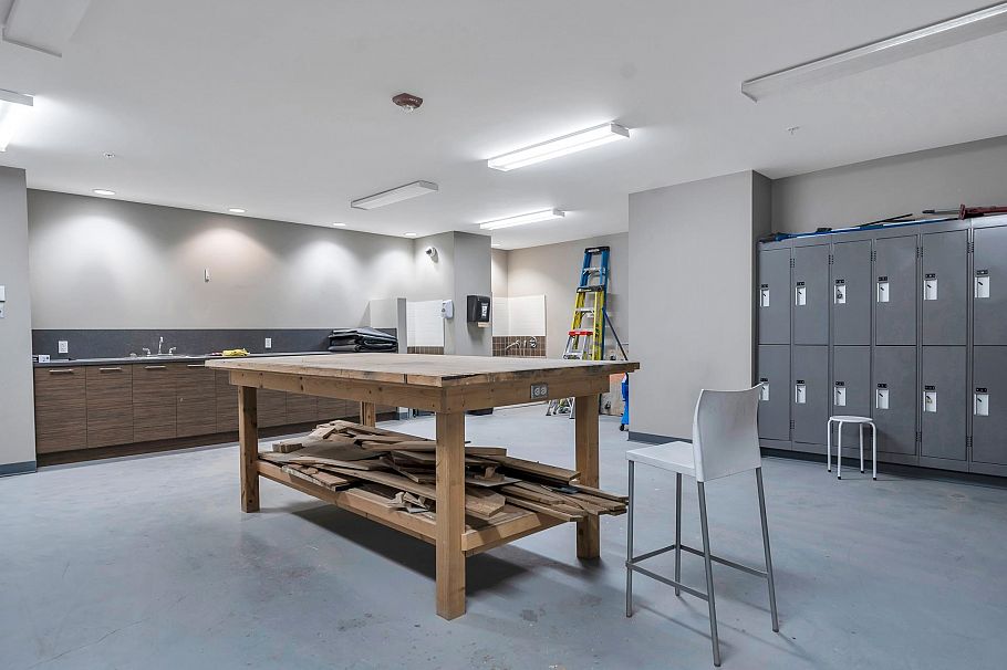 704 135 E 17th Street North Vancouver, BC - 40