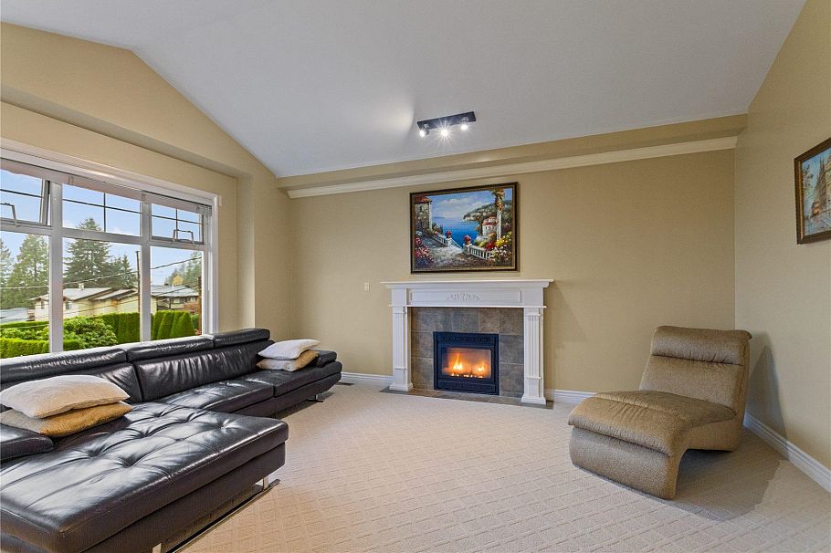 3782 Lonsdale Avenue North Vancouver, BC - 3