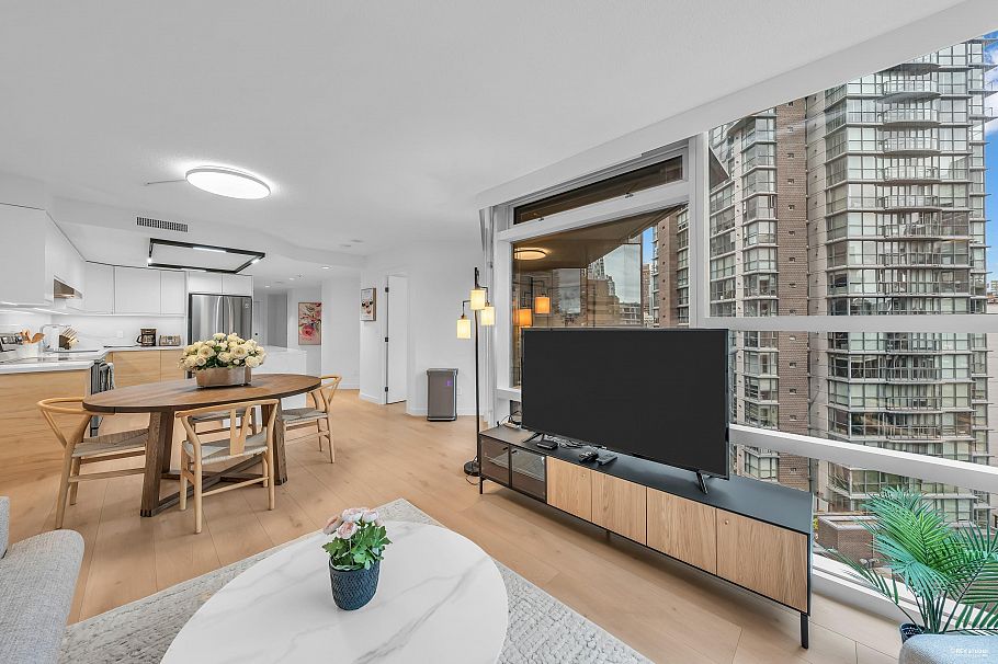 910 1050 Burrard Street Vancouver, BC - 17