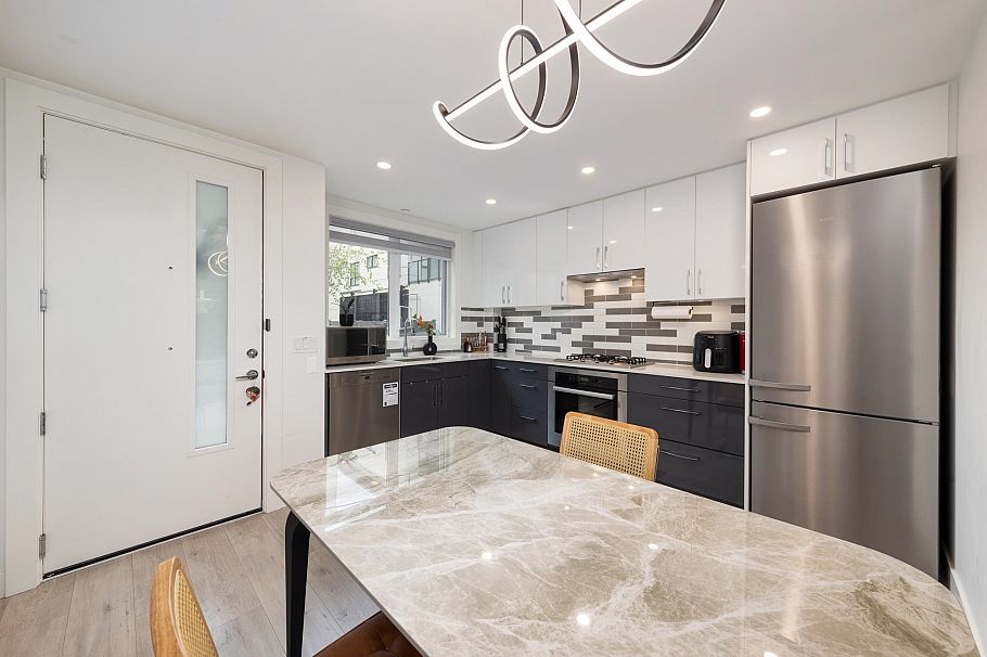 7887 French Street Vancouver, BC - 12