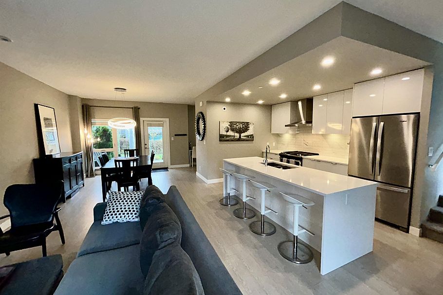 32 3595 Salal Drive North Vancouver, BC - 4