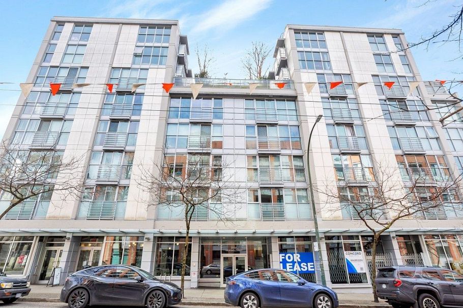 311 168 Powell Street Vancouver, BC - 2