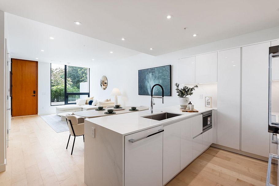 TH8 135 E 13th Street North Vancouver, BC - 12