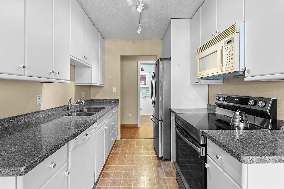 54 912 Premier Street North Vancouver, BC - 11