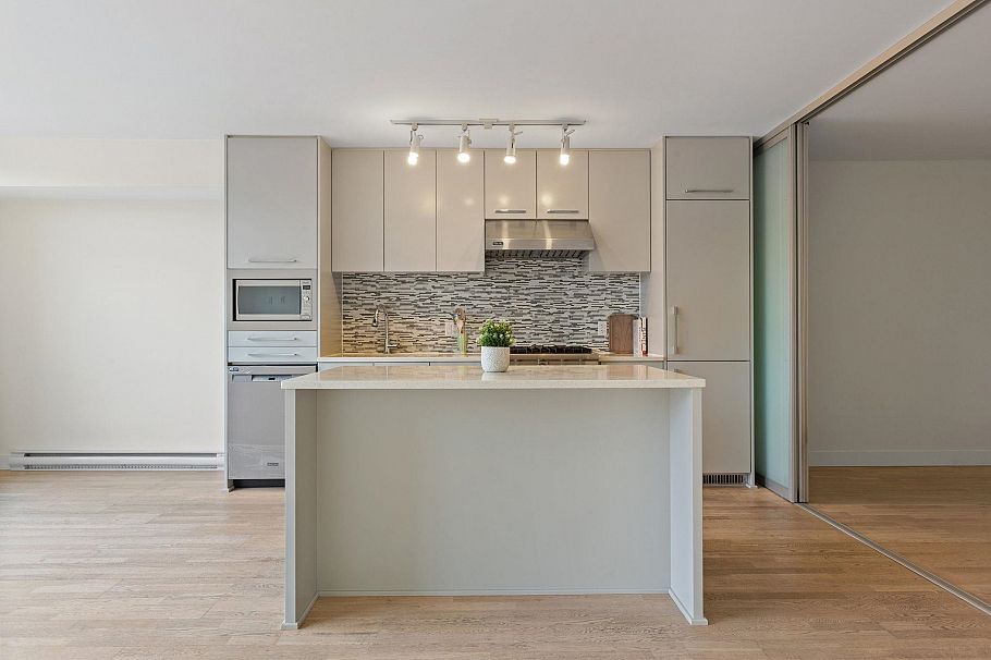 306 4355 W 10th Avenue Vancouver, BC - 4