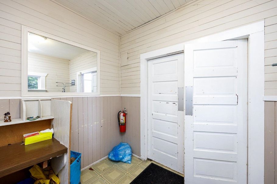 131 E Kings Road North Vancouver, BC - 33