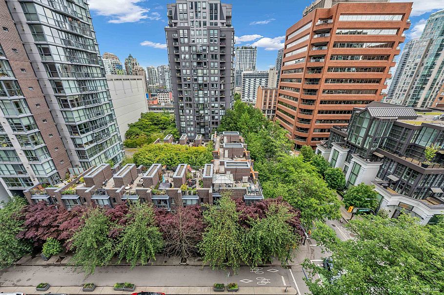 910 1050 Burrard Street Vancouver, BC - 24