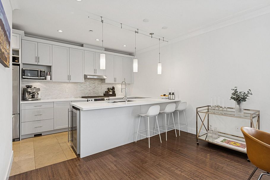 4 651 W 14th Street North Vancouver, BC - 22