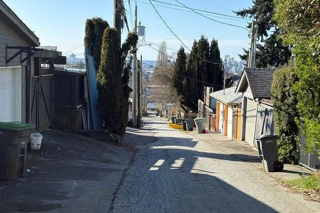 2071 E 4th Avenue Vancouver, BC - 6