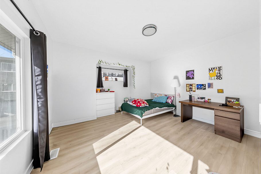 2079 W 46th Avenue Vancouver, BC - 11