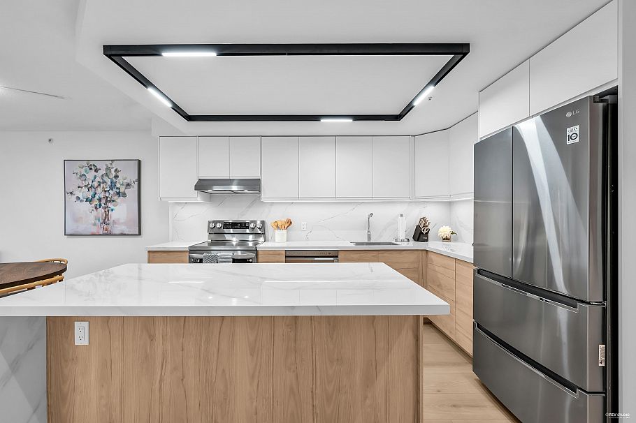 910 1050 Burrard Street Vancouver, BC - 3