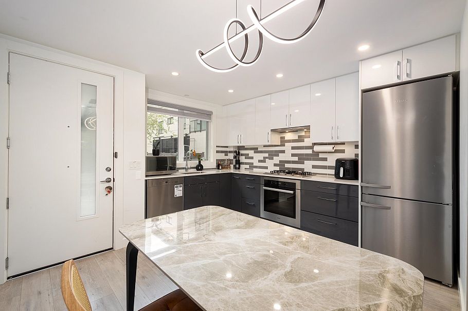 7887 French Street Vancouver, BC - 9