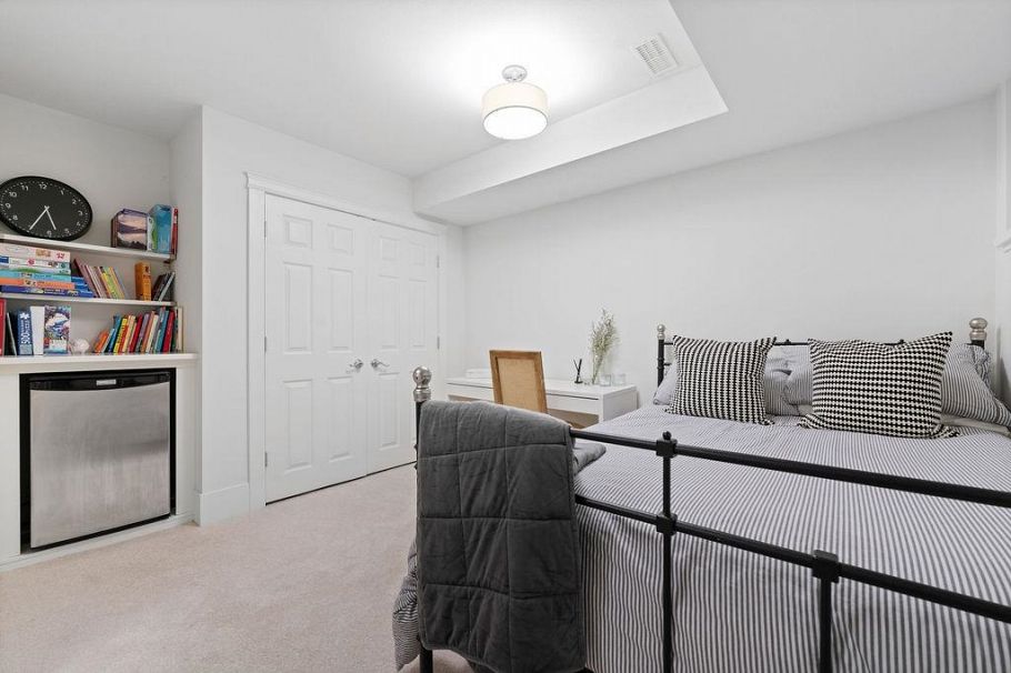 3761 Edgemont Boulevard North Vancouver, BC - 27