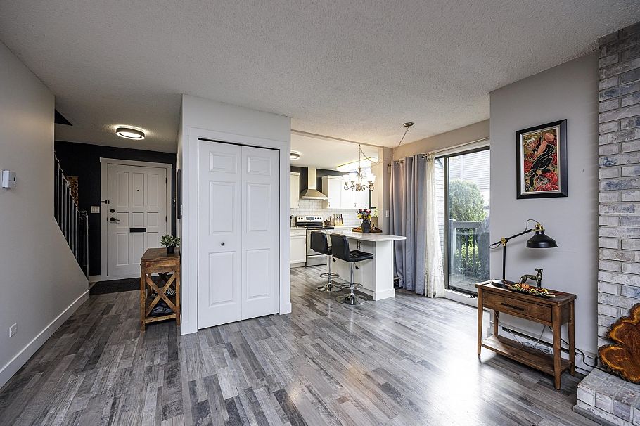 3132 Lonsdale Avenue North Vancouver, BC - 23