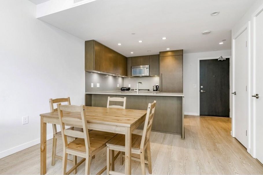 1401 112 E 13th Street North Vancouver, BC - 4