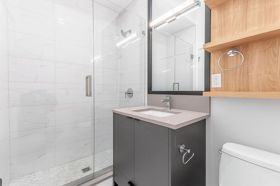 7353 Oak Street Vancouver, BC - 10